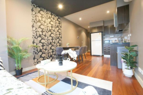 Cozy CBD 2B2B Apt in Prime Location